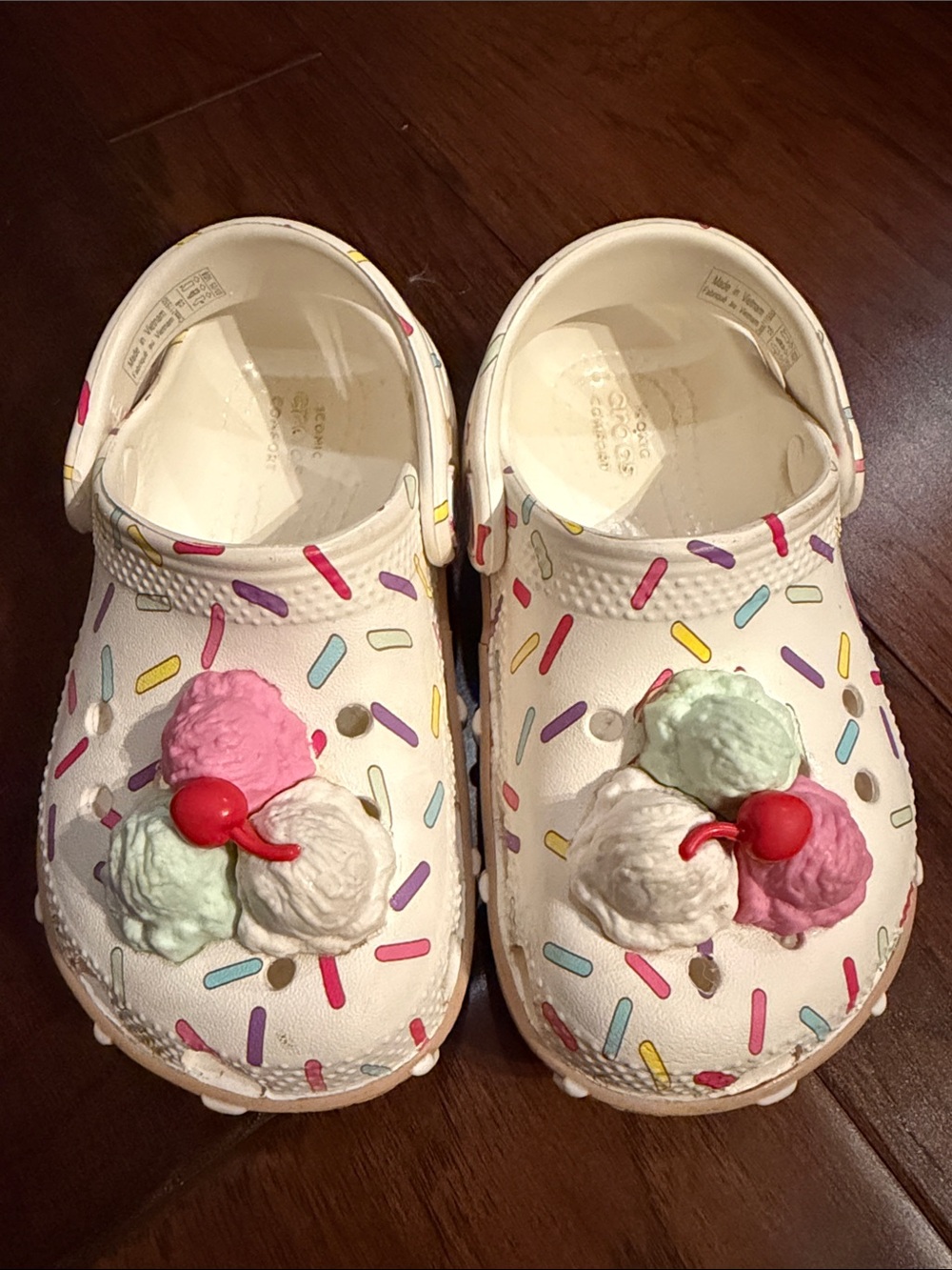 CROCS Kids Cream Clogs with Pastel Sprinkle Print and Ice Cream Charms - Picture 3 of 6